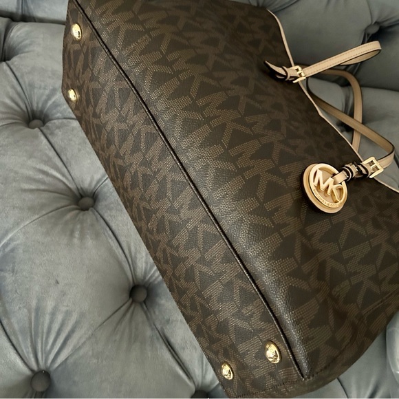 Micheal Kors Pristine!!!! Jet Set Large Signature Travel Brown Tote Handbag - Picture 9 of 10